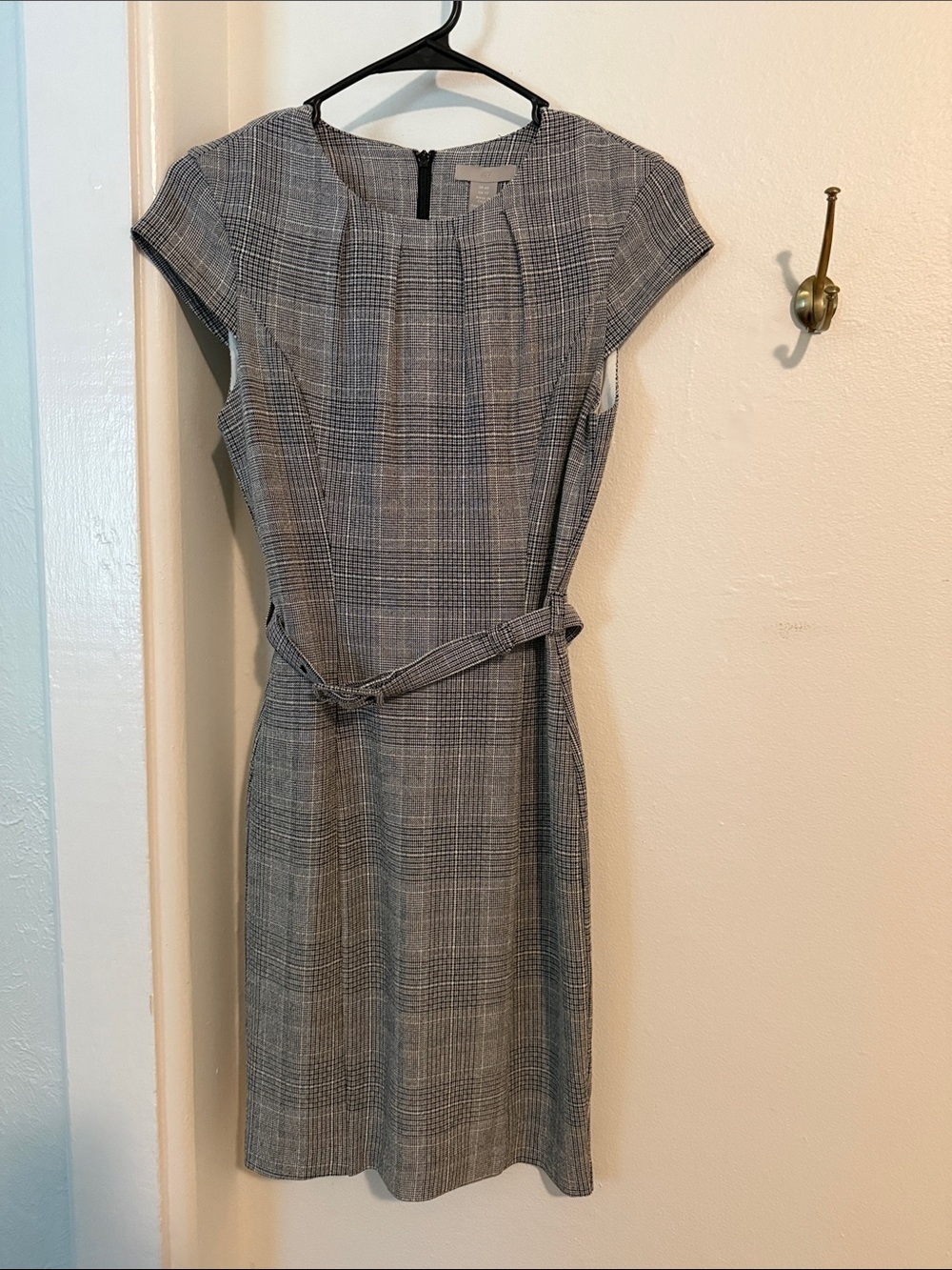 H&M Gray Plaid Cap-Sleeve Sheath Dress with Belt